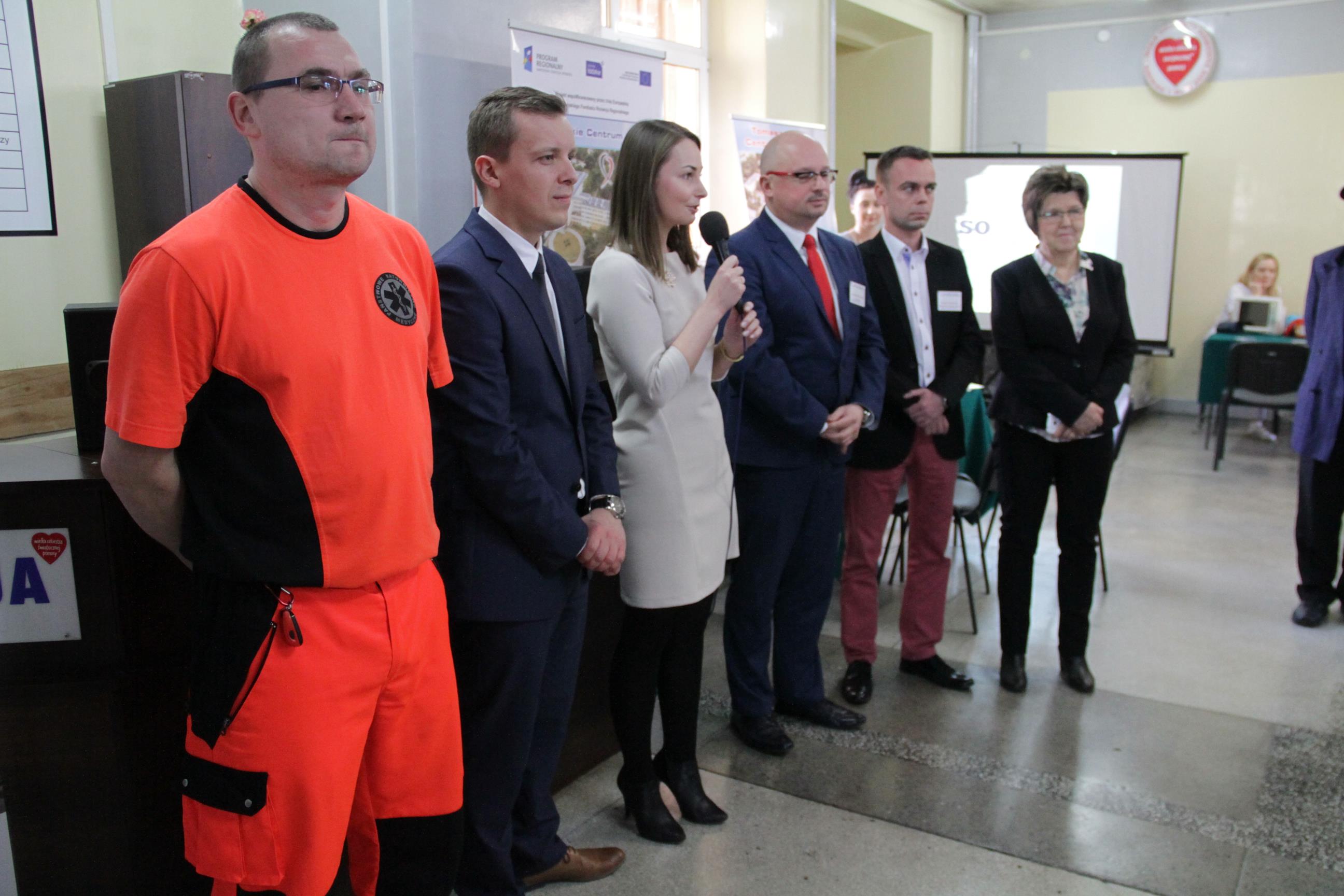 Na zdjęciu wiceprezydent Zofia Szymańska, prezes TCZ Konrad Łukaszewski oraz pozostali uczestnicy obchodów Dnia Chorego w TCZ