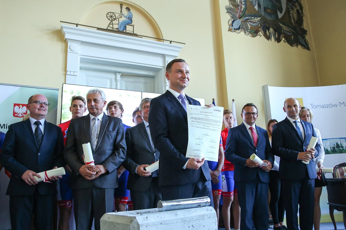 Prezydent Andrzej Duda wmurował kamień węgielny pod budowę pierwszej w Polsce hali lodowej 
