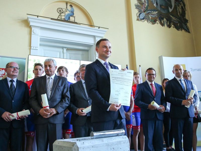 Prezydent Andrzej Duda wmurował kamień węgielny pod budowę pierwszej w Polsce hali lodowej 