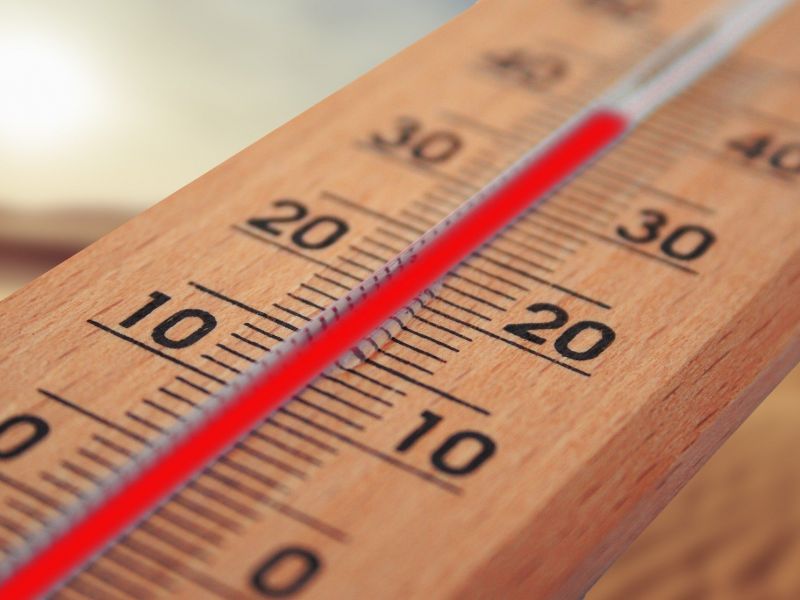 Na zdjęciu termometr weskazujący wysoka temperaturę