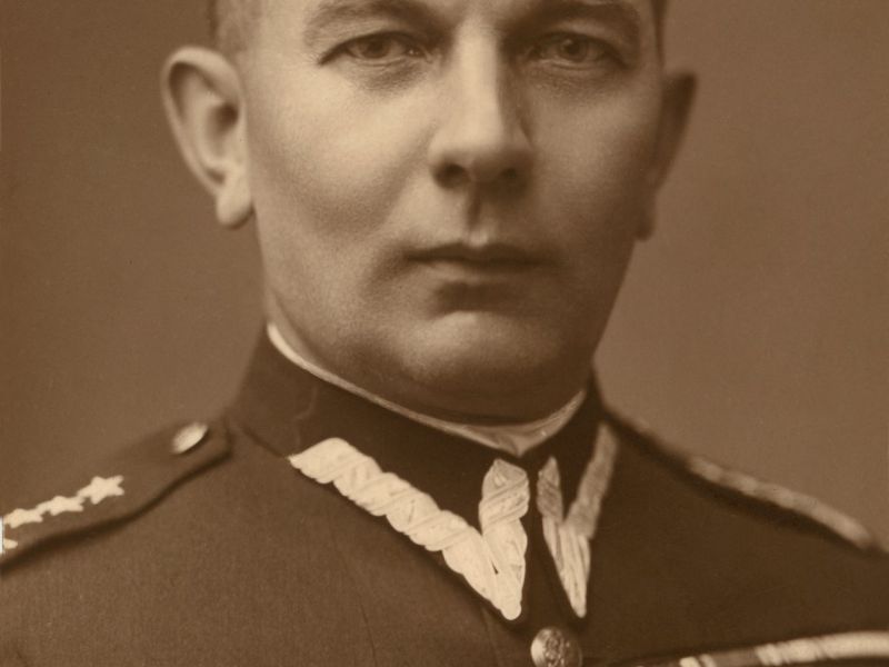 Na fotografi zdjęcie portretowe płk Stanisława Hojnowskiego w mundurze