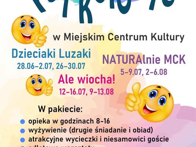 Na zdjęciu plakat półkolonii w MCK. Na plakacie emoikonki uśmiech radość i informacje tekstowe