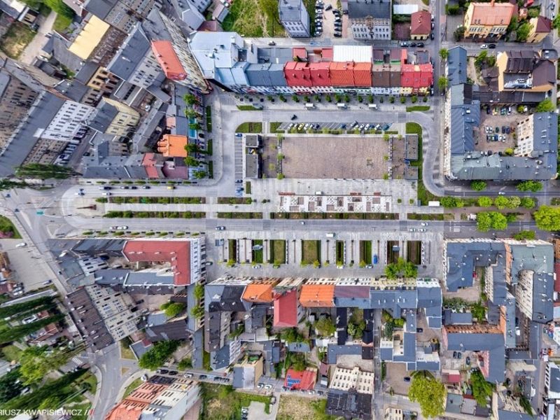 Na zdjęciu widok budynków w centrum Tomaszowa sfotografowanych z lotu ptaka