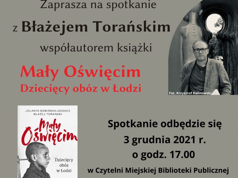 Na zdjeciu plakat spotkania autorskiego Błażeja Torańskiego w MBP. Na plakacie okładka jego ksiazki o obozie dzieciecym w Łodzi i zdjęcie autora