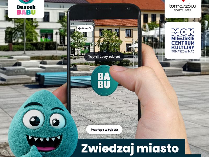 Na zdjęciu aplikacja BABUapka (logo duszek) na tle budynków w centrum miasta na placu Kościuszki