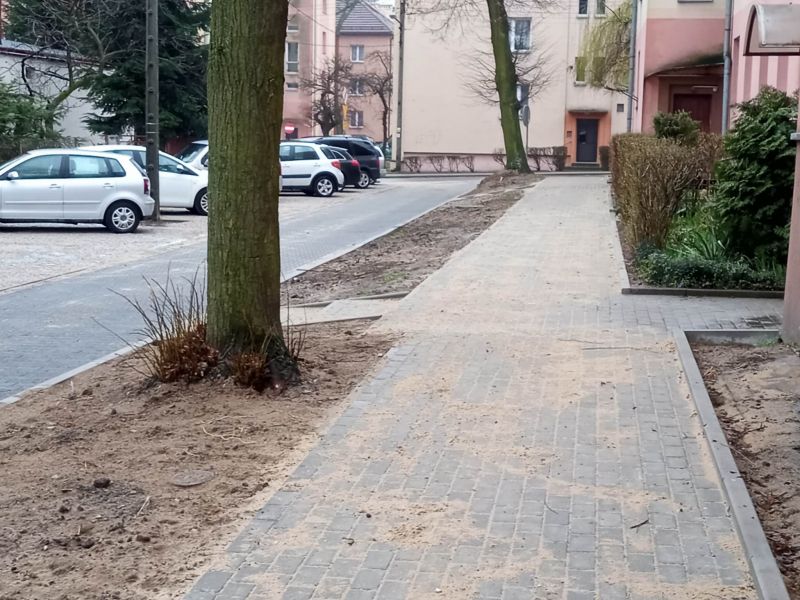 Na zdjęciu nowy chodnik z kostki betonowej na ulicy Niskiej