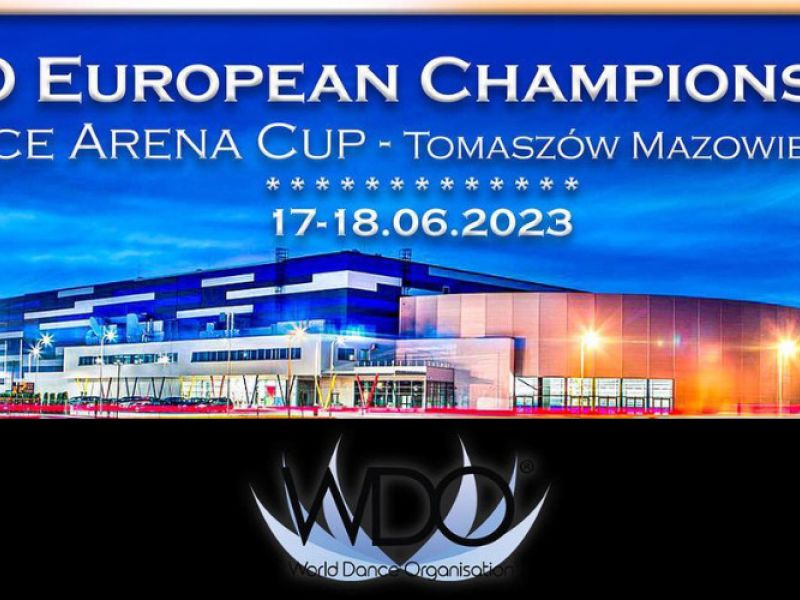 Na zdjęciu baner WDO European Championships Ice Arena CUP - Tomaszów Mazowiecki. Na banerze Arena Lodowa nocą i loga organizatorów mistrzistw