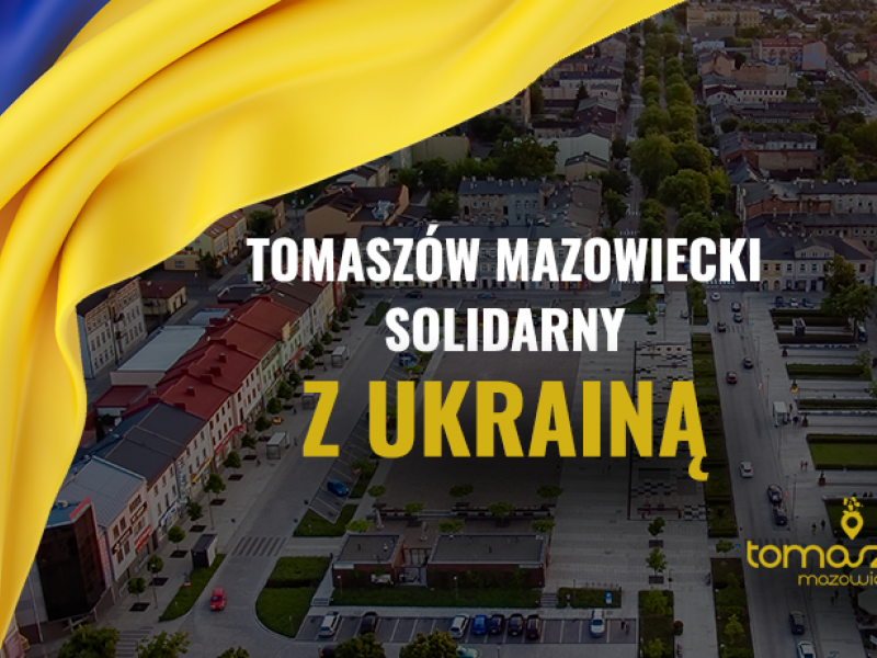Na zdjęciu baner Tomaszów Solidarny z Ukrainą. Na banerze panorama miasta, nad którą powiewa ukraińska flaga