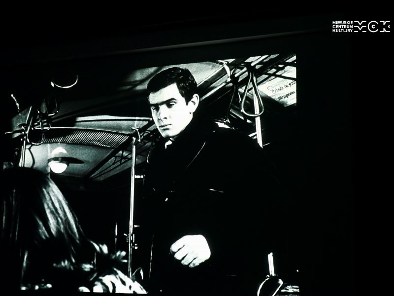 Na zdjęciu kadr z filmu Kieślowskiego podczas projekcji w ramach kina w MCK